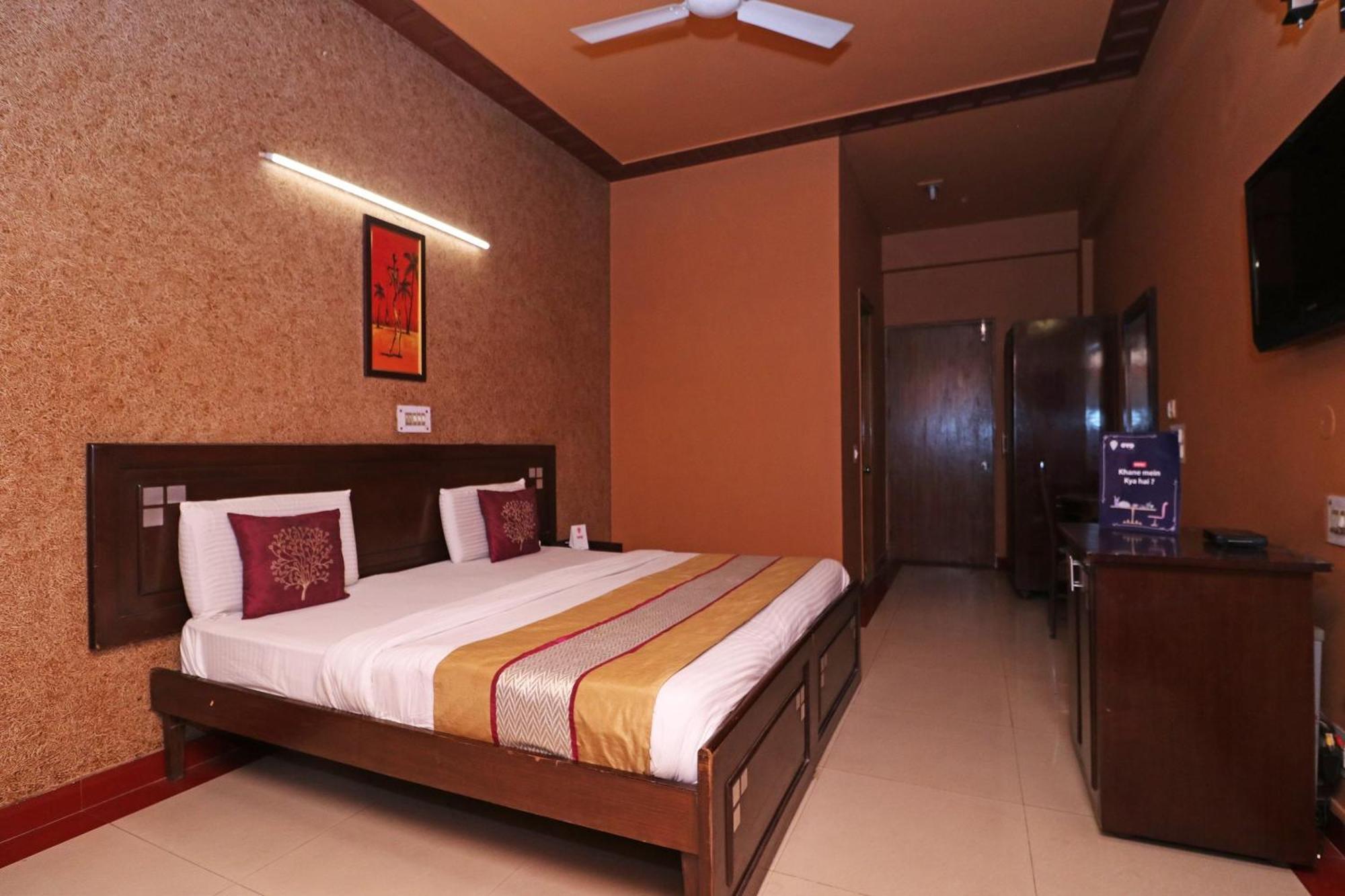 Townhouse Satguru Enclave Road Gurgaon Hotel Jāmb Buitenkant foto