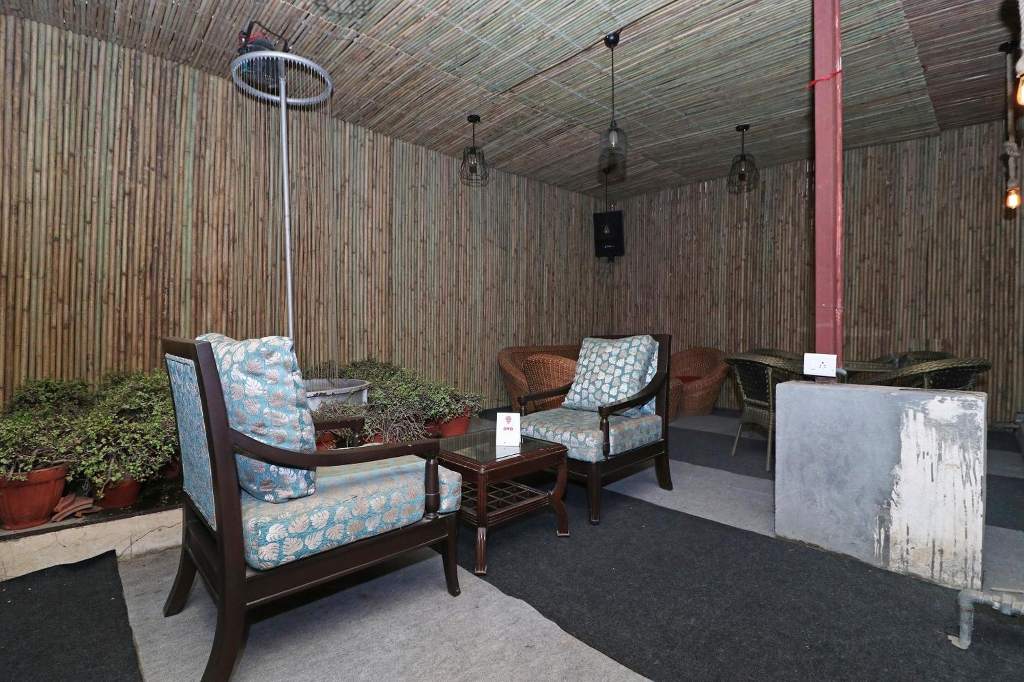 Townhouse Satguru Enclave Road Gurgaon Hotel Jāmb Buitenkant foto