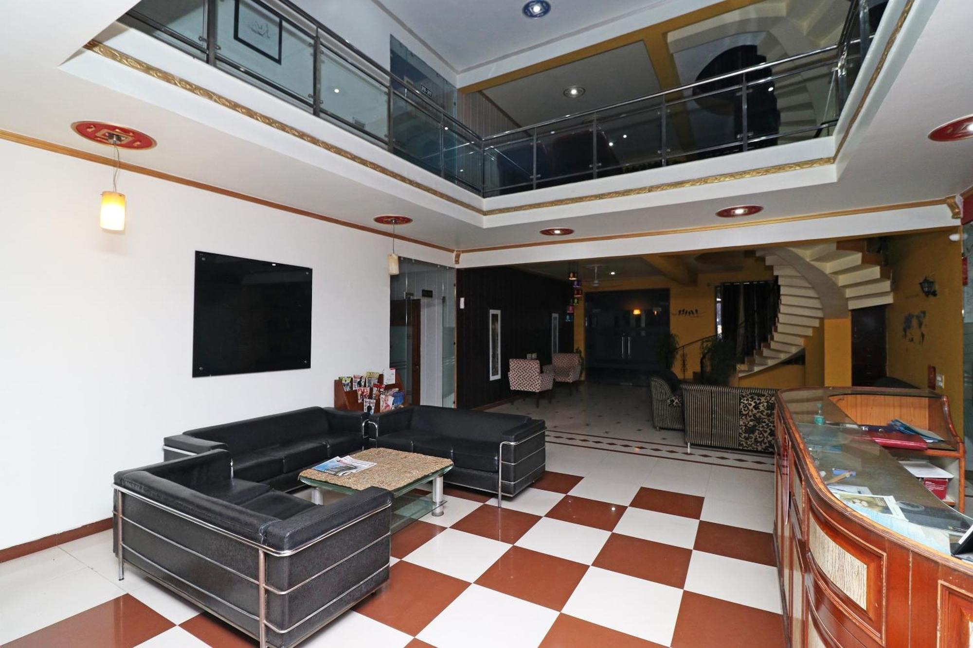 Townhouse Satguru Enclave Road Gurgaon Hotel Jāmb Buitenkant foto