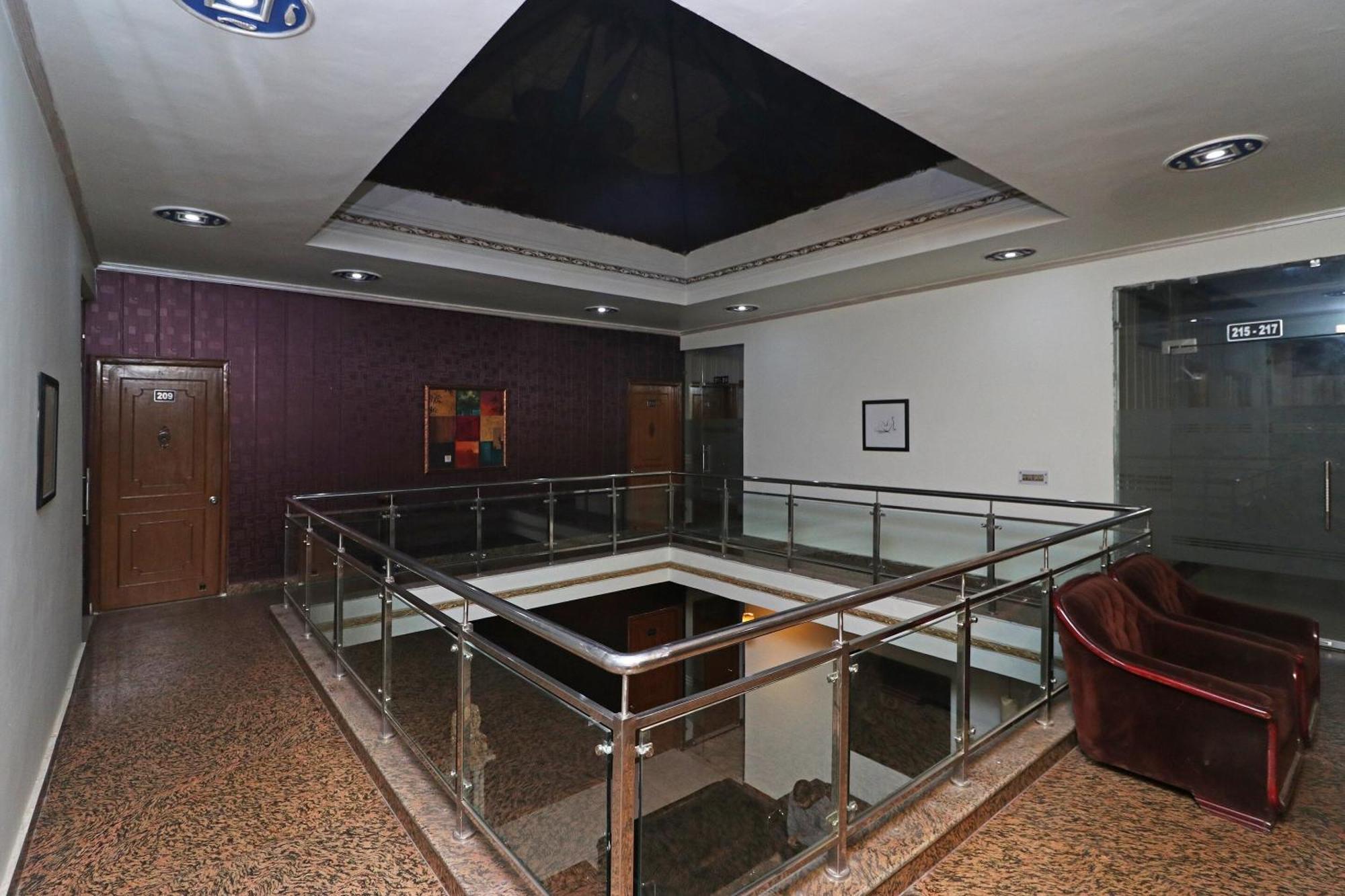 Townhouse Satguru Enclave Road Gurgaon Hotel Jāmb Buitenkant foto