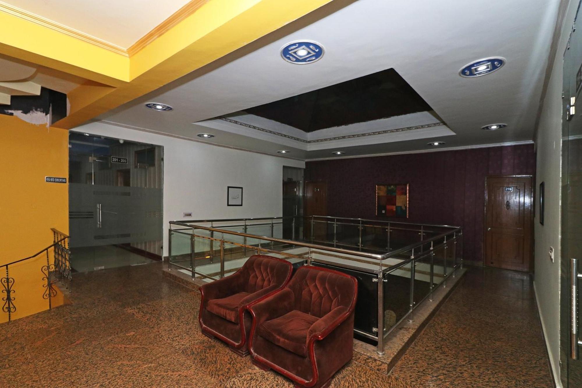 Townhouse Satguru Enclave Road Gurgaon Hotel Jāmb Buitenkant foto